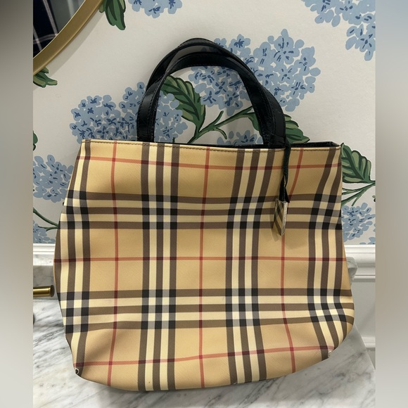 Classic Burberry Handbag - Picture 1 of 4